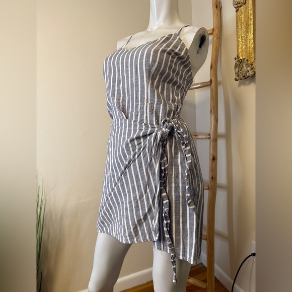 Abercrombie and Fitch wrap front adjustable strap dress large blue and white - Picture 4 of 8